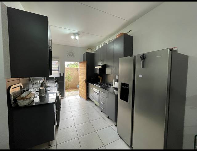3 BEDROOM SECTIONAL TITLE FOR SALE IN RAVENSWOOD